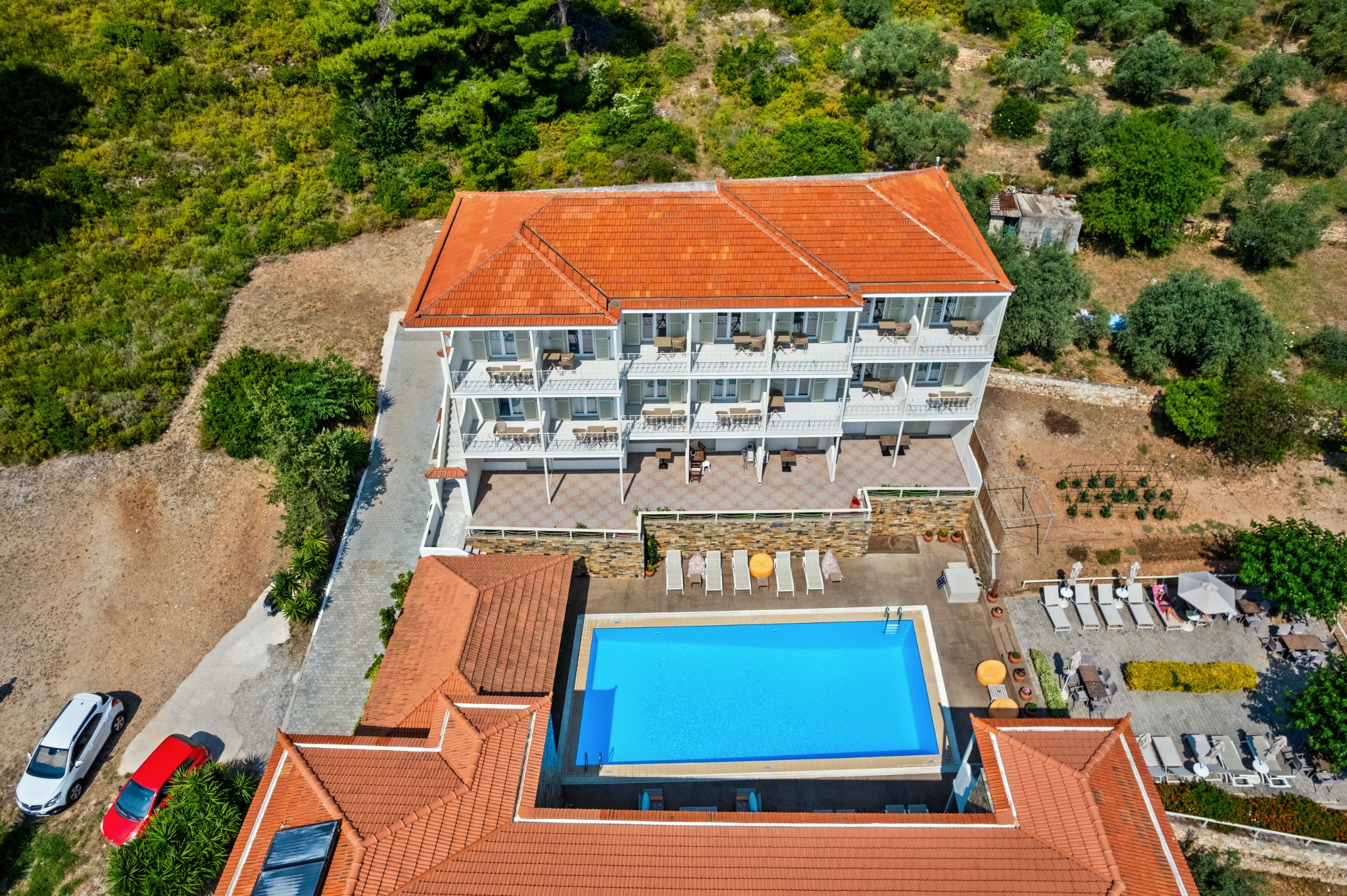 Εναέρια άποψη του Nereides Hotel Apartments και της πισίνας
